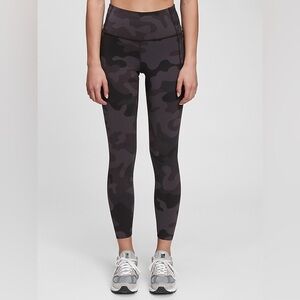 ⛰️NWOT GapFit Leggings Camo Medium TALL